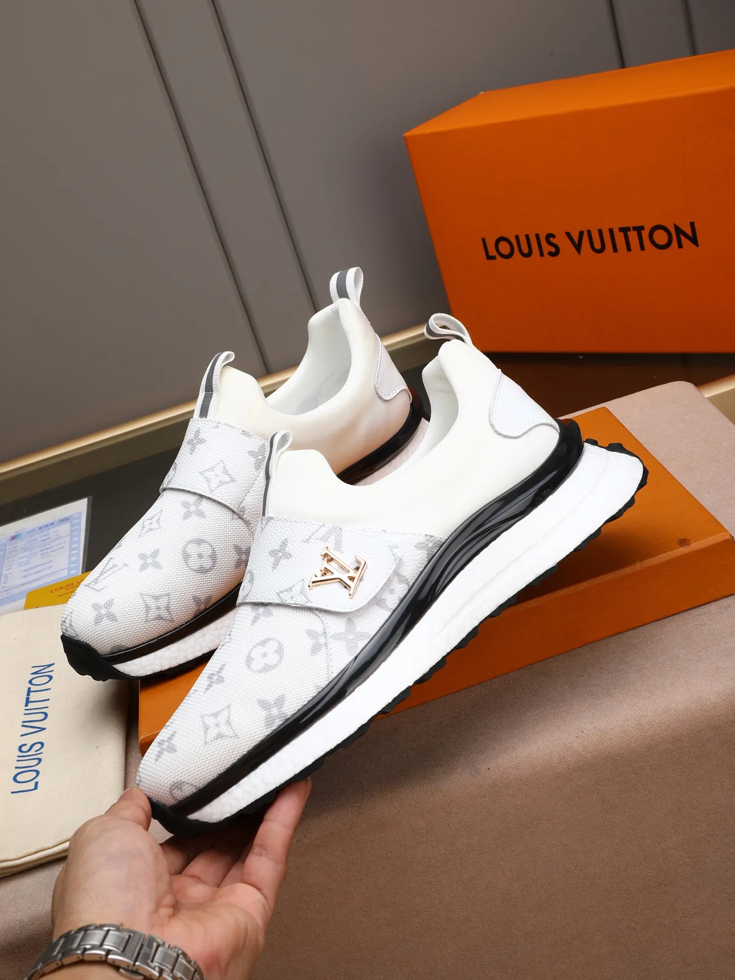 🪐🪐🪐Men's Shoes💰460💰[LV] A top fashion brand, a men's shoe that can handle various styles. The upper is made of a variety of materials, and the lining is imported mesh, which is sweat-absorbent and comfortable. The popcorn outsole design is the top priority - light and comfortable. Extremely testing process requirements: two colors available: 38-44 (customized at 45)